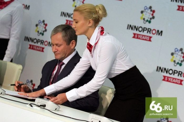 Дівчата з виставки "Іннопром-2014" (30 фото) – фото 12