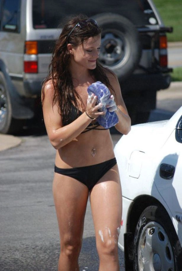 Дівчата в бікіні на автомийці (41 фото) – фото 9