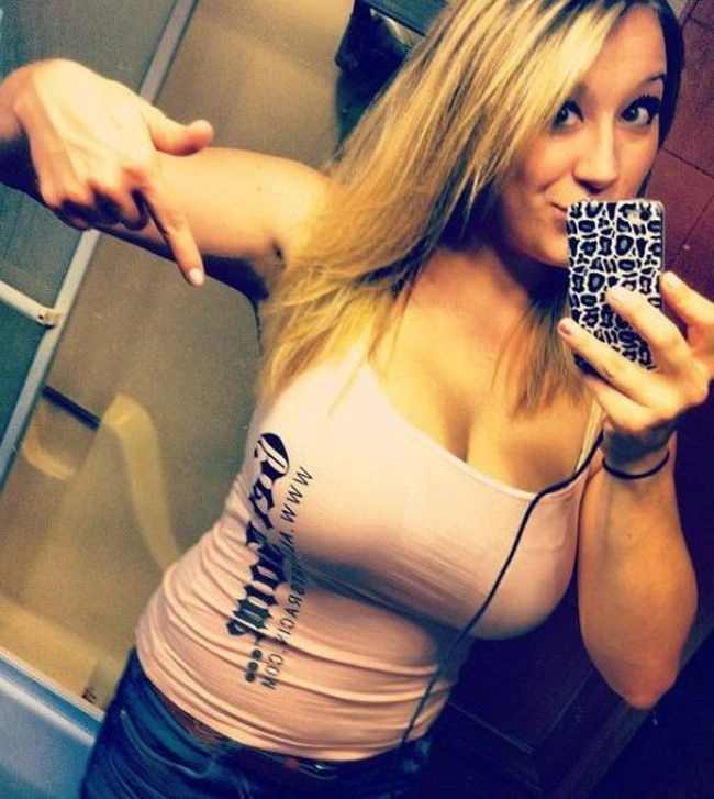 Привабливі дівчата з великими грудьми (58 фото) – фото 34