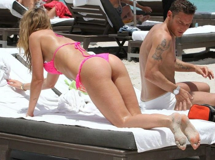 Дівчата з красивими сідницями (50 фото) – фото 12