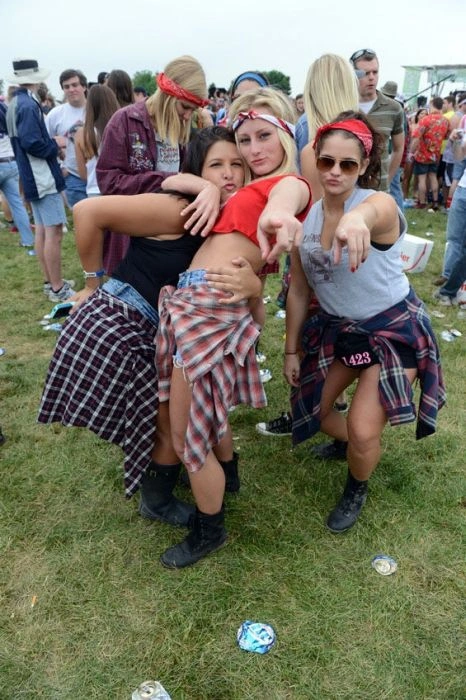 Дівчата розважаються на музичному фестивалі (50 фото) – фото 5