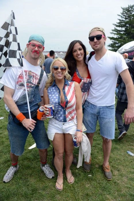 Дівчата розважаються на музичному фестивалі (50 фото) – фото 17