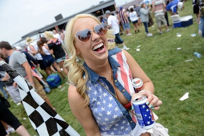 Дівчата розважаються на музичному фестивалі (50 фото) – фото 18