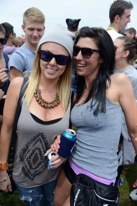 Дівчата розважаються на музичному фестивалі (50 фото) – фото 21