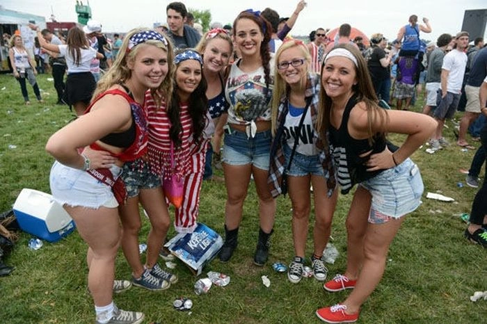 Дівчата розважаються на музичному фестивалі (50 фото) – фото 22