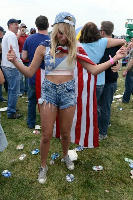 Дівчата розважаються на музичному фестивалі (50 фото) – фото 40