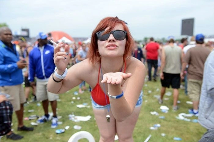 Дівчата розважаються на музичному фестивалі (50 фото) – фото 42