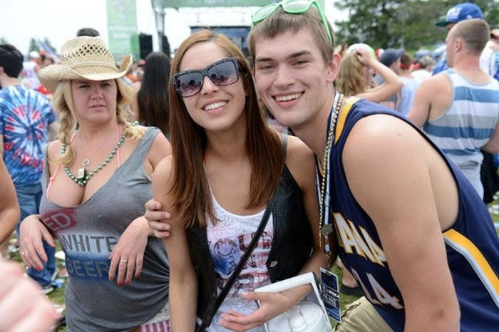 Дівчата розважаються на музичному фестивалі (50 фото) – фото 45