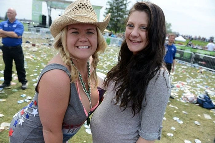 Дівчата розважаються на музичному фестивалі (50 фото) – фото 46