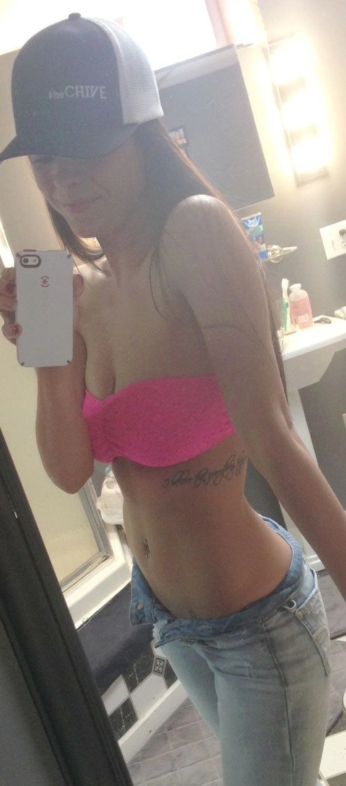 Дівчата позують для фото в незручних позах (38 фото) – фото 5