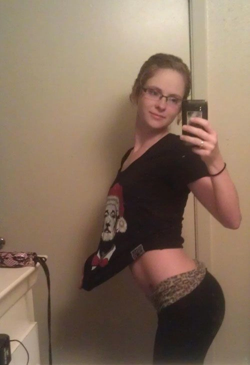 Дівчата позують для фото в незручних позах (38 фото) – фото 6