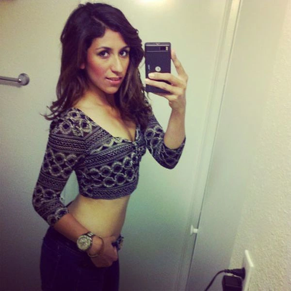 Дівчата позують для фото в незручних позах (38 фото) – фото 12