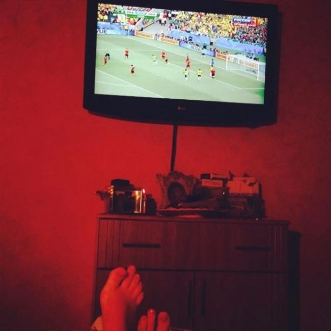 Стрункі ніжки футбольних фанаток (23 фото) – фото 13