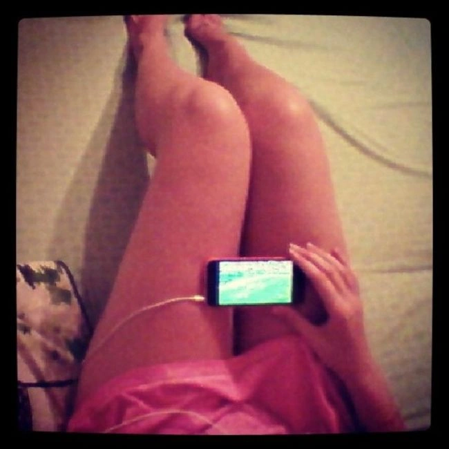 Стрункі ніжки футбольних фанаток (23 фото) – фото 16