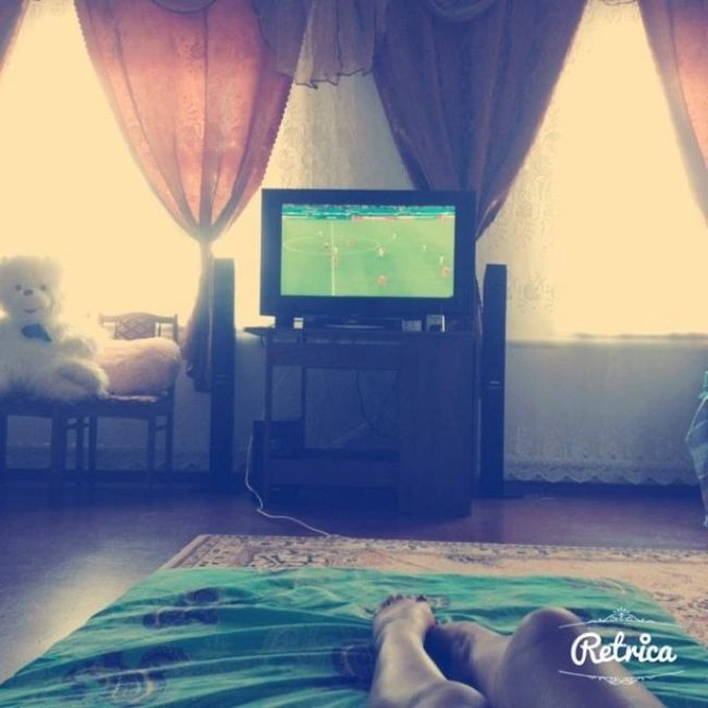 Стрункі ніжки футбольних фанаток (23 фото) – фото 21