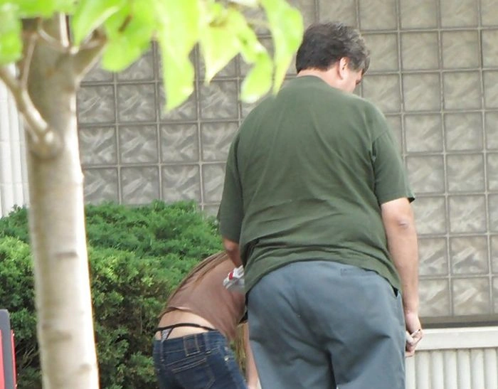 Мила дівчина оцінює збитки від аварії (11 фото) – фото 2