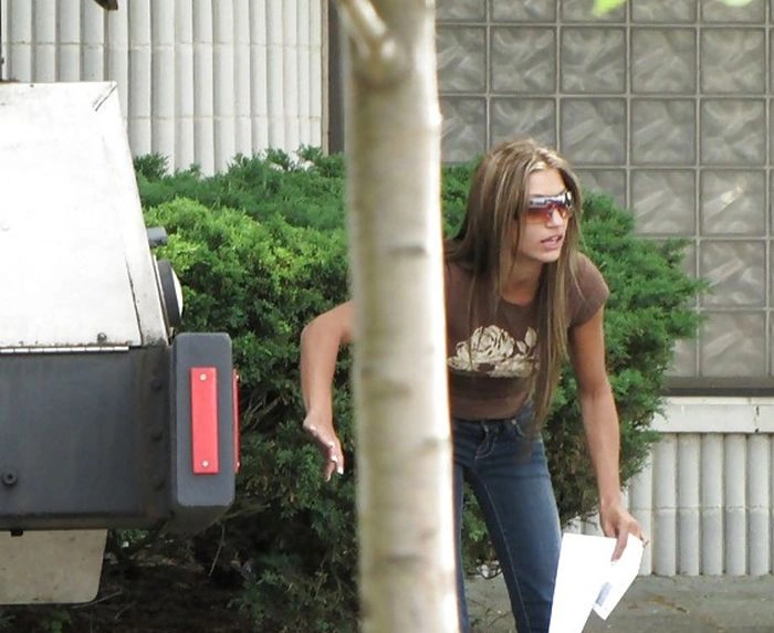 Мила дівчина оцінює збитки від аварії (11 фото) – фото 3