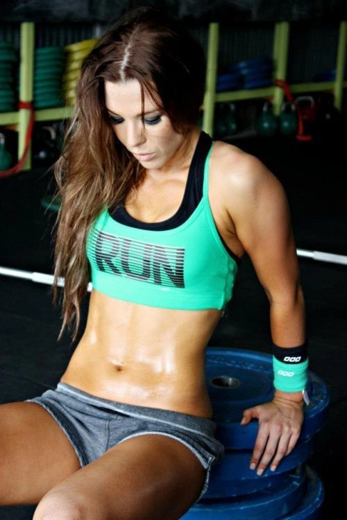 Підбірка дівчат з красивим пресом (40 фото) – фото 8