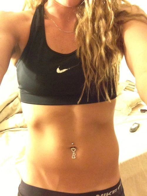 Підбірка дівчат з красивим пресом (40 фото) – фото 23