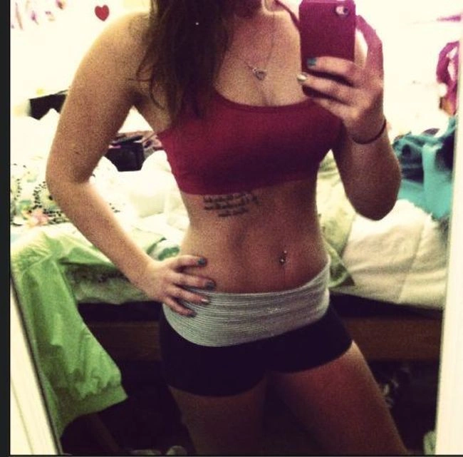 Підбірка дівчат з красивим пресом (40 фото) – фото 28