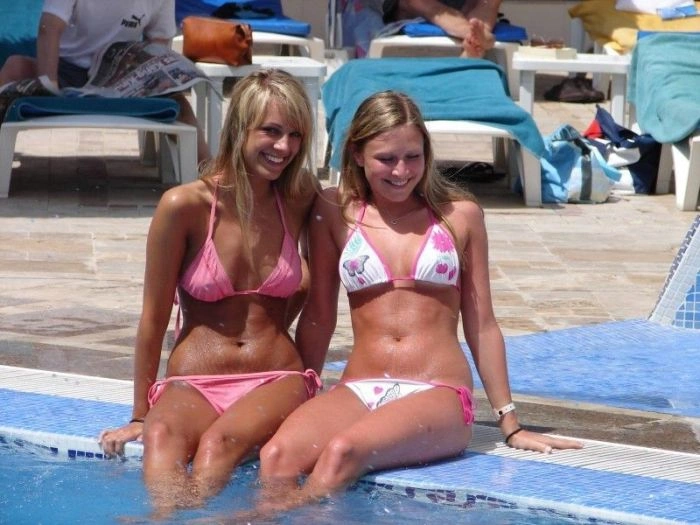 Колекція літніх дівчат у купальниках (40 фото) – фото 17