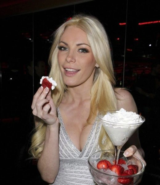 "Старий жартівник" знову вступає в шлюб (35 фото) – фото 22