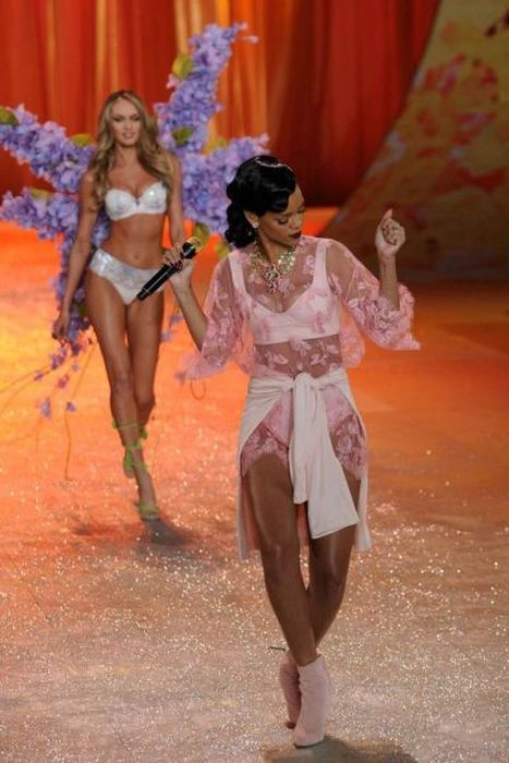 Прекрасні моделі Victoria's Secret. Частина 2 (51 фото) – фото 24