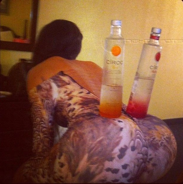 Стриптизерка з силіконовою задницею (31 фото) – фото 10