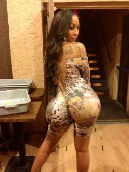 Стриптизерка з силіконовою задницею (31 фото) – фото 19