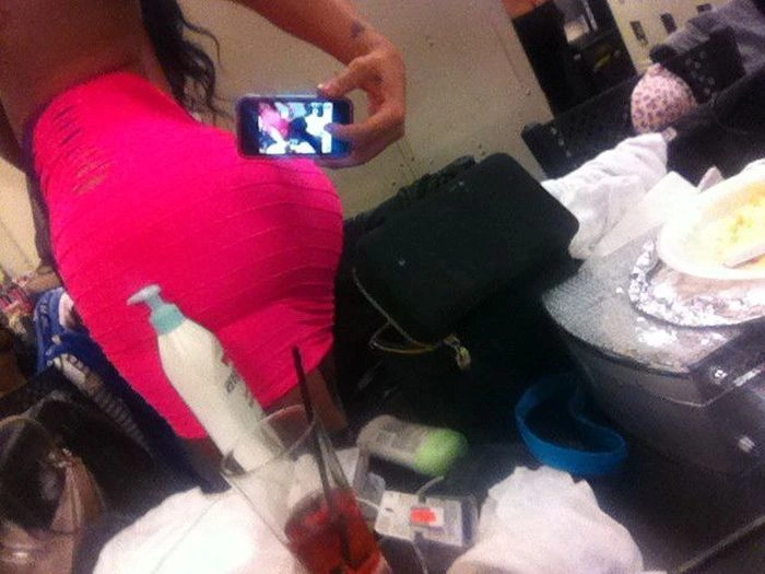 Стриптизерка з силіконовою задницею (31 фото) – фото 27