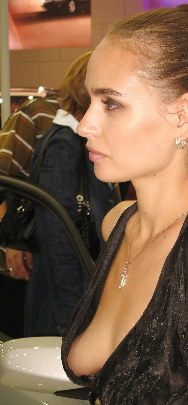 Дівчина з виставки автомобілів (5 фото) – фото 5