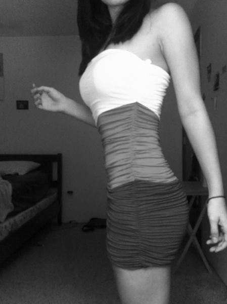 Сексуальні дівчата в облягаючих сукнях (52 фото) – фото 22