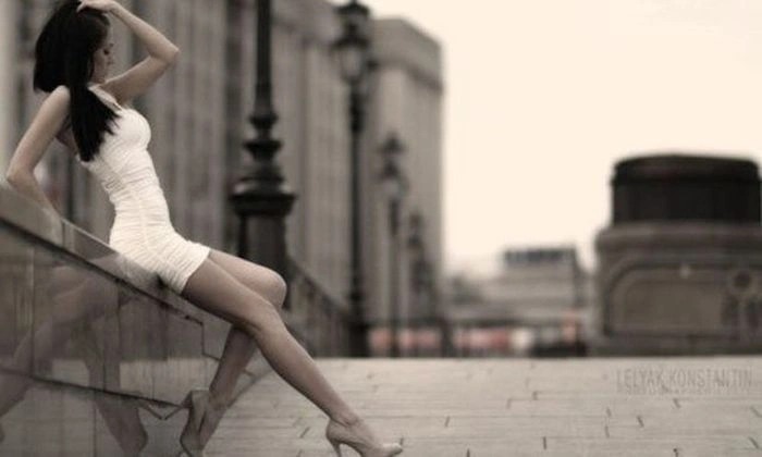 Сексуальні дівчата в облягаючих сукнях (52 фото) – фото 30