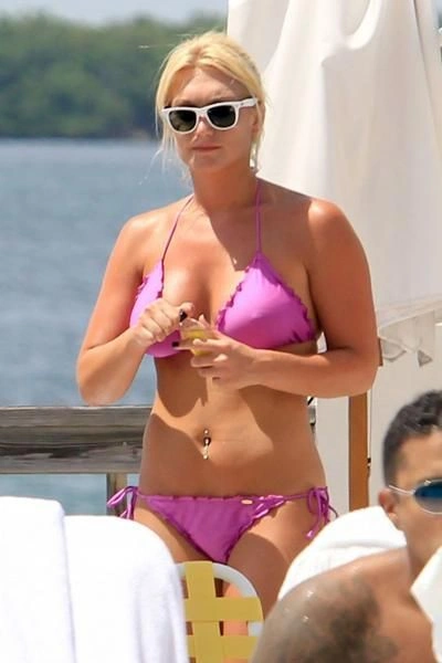 Сексуальні знаменитості в рожевих бікіні (47 фото) – фото 8