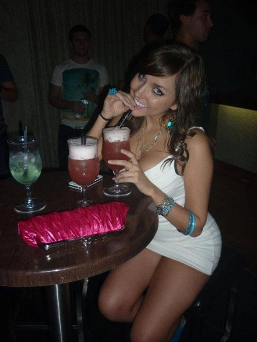 Сексуальні сукні на струнких дівчатах (50 фото) – фото 20