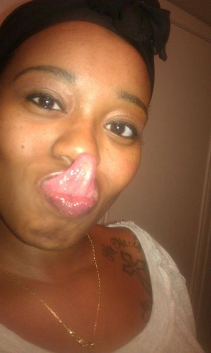 Дівчина з найдовшою мовою на планеті (19 фото) – фото 9