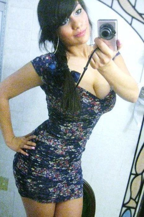 Сексуальні дівчата в облягаючих сукнях (52 фото) – фото 14