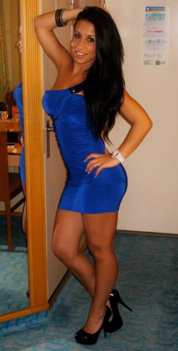 Сексуальні дівчата в облягаючих сукнях (52 фото) – фото 20