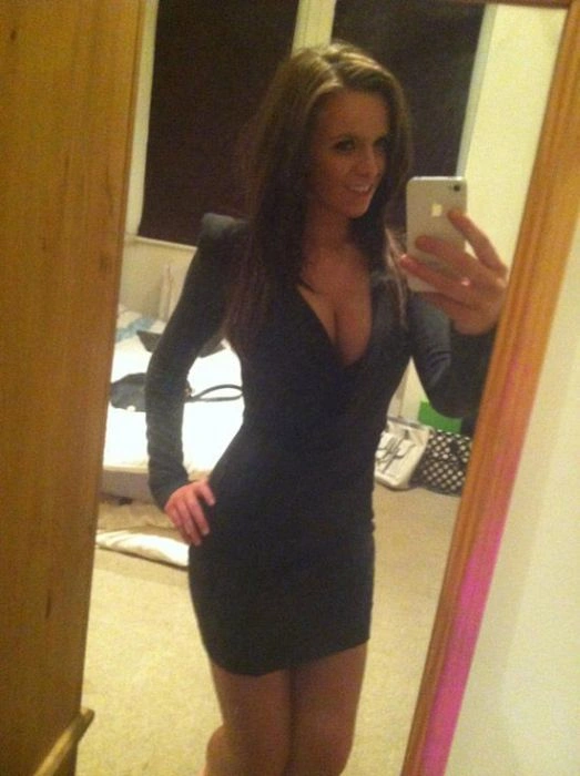 Сексуальні дівчата в облягаючих сукнях (52 фото) – фото 23