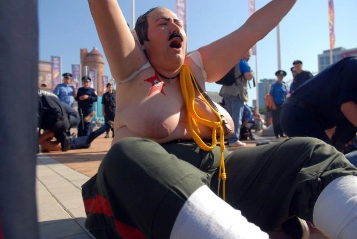 FEMEN проти Євро-2012 (33 фото + відео) – фото 26