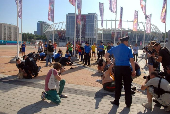 FEMEN проти Євро-2012 (33 фото + відео) – фото 27