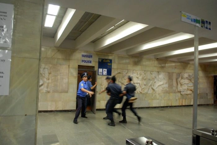 FEMEN проти Євро-2012 (33 фото + відео) – фото 32