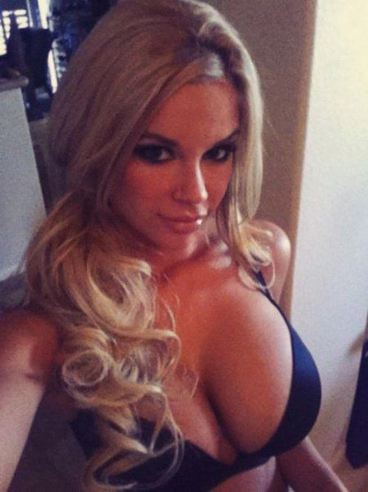 Дівчата фотографують своє відображення в дзеркалі (43 фото) – фото 11