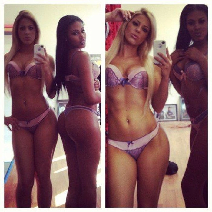 Дівчата фотографують своє відображення в дзеркалі (43 фото) – фото 38