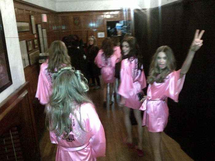 Дівчата Victoria's Secret за лаштунками (42 фото) – фото 5