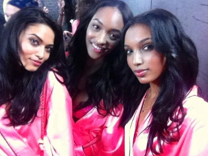 Дівчата Victoria's Secret за лаштунками (42 фото) – фото 24