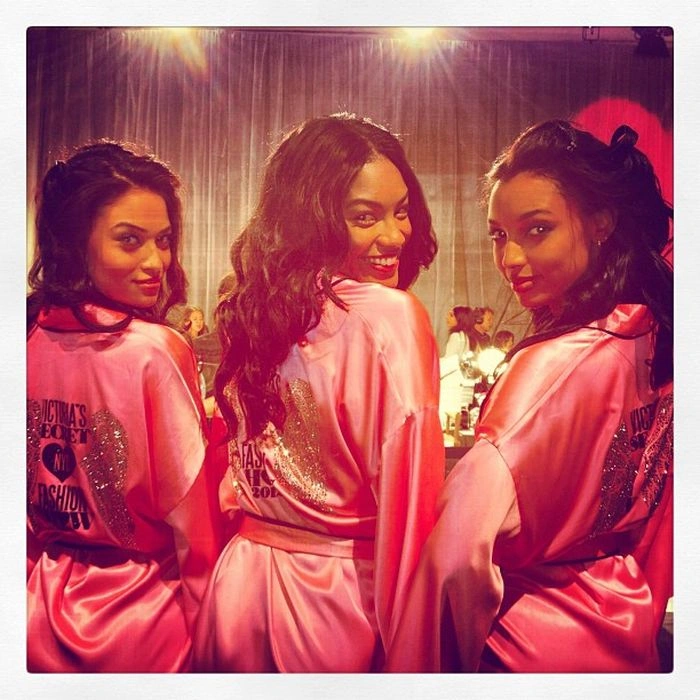 Дівчата Victoria's Secret за лаштунками (42 фото) – фото 25