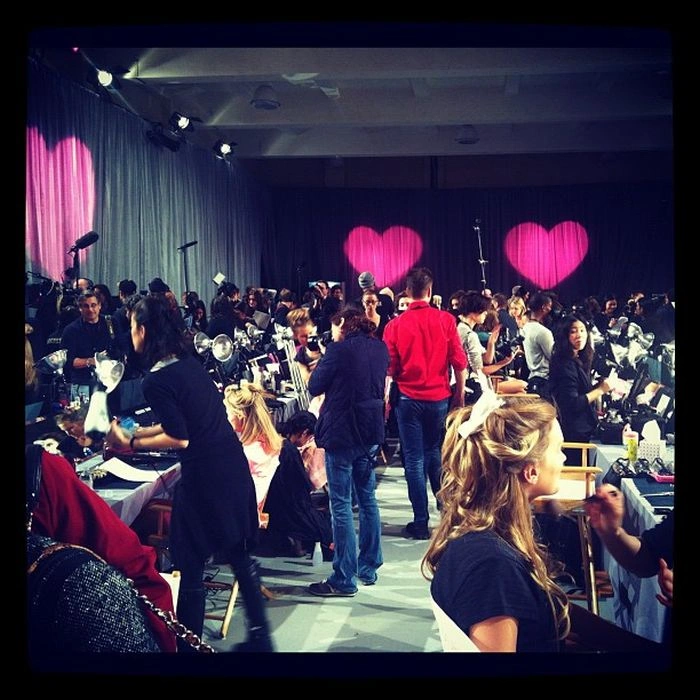 Дівчата Victoria's Secret за лаштунками (42 фото) – фото 31