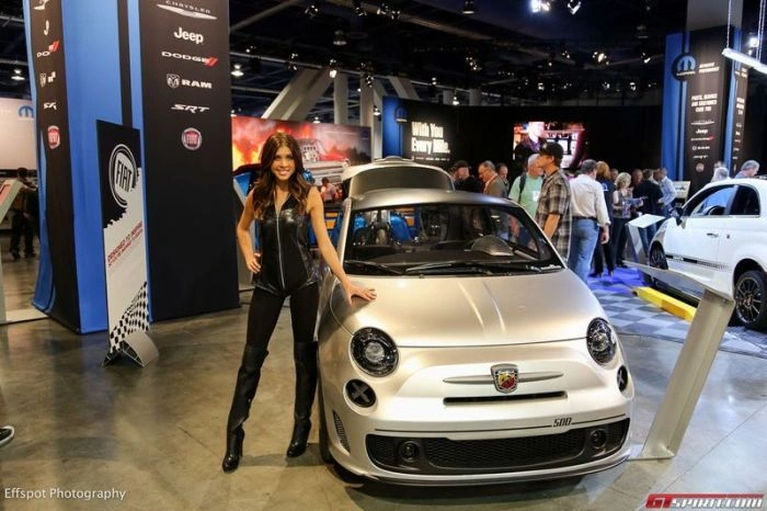 Гарні дівчата з автомобільної виставки SEMA 2012 (40 фото) – фото 15