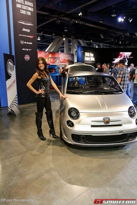 Гарні дівчата з автомобільної виставки SEMA 2012 (40 фото) – фото 16